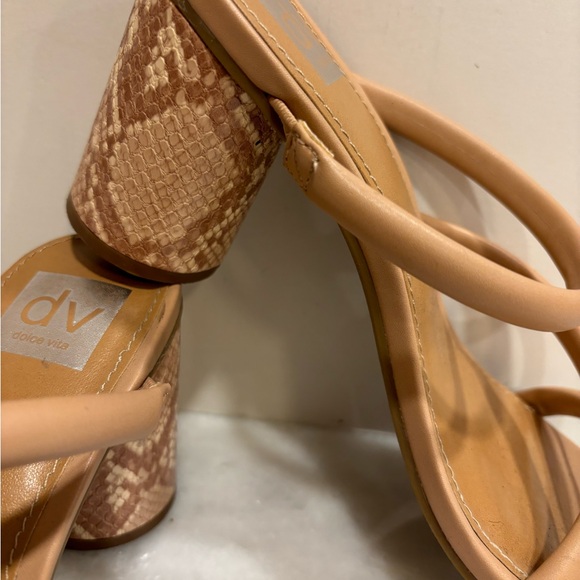 DV Dolce Vita Women's Size 9 Tan Open Toe Snake Round Heel Slip On Sandals - Picture 3 of 6
